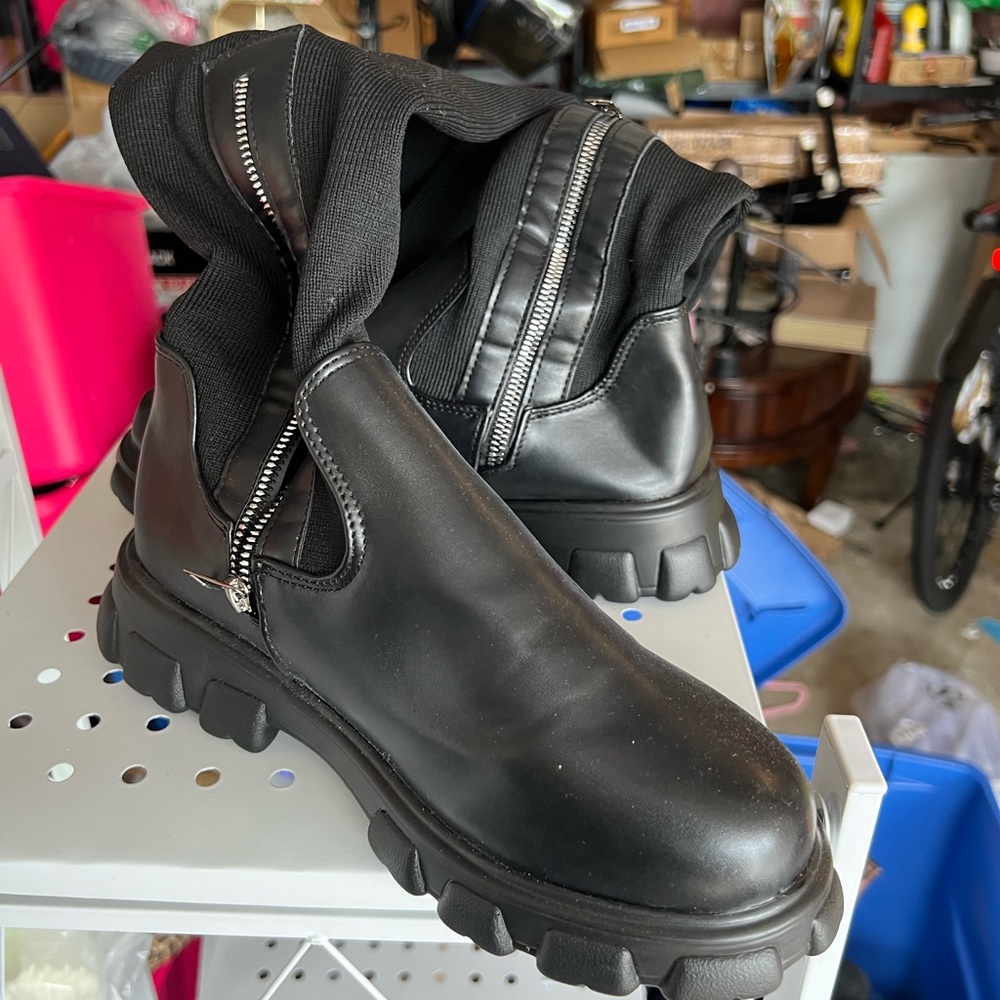 Black Leather Men's Boots- New never worn boutique shoe-no box